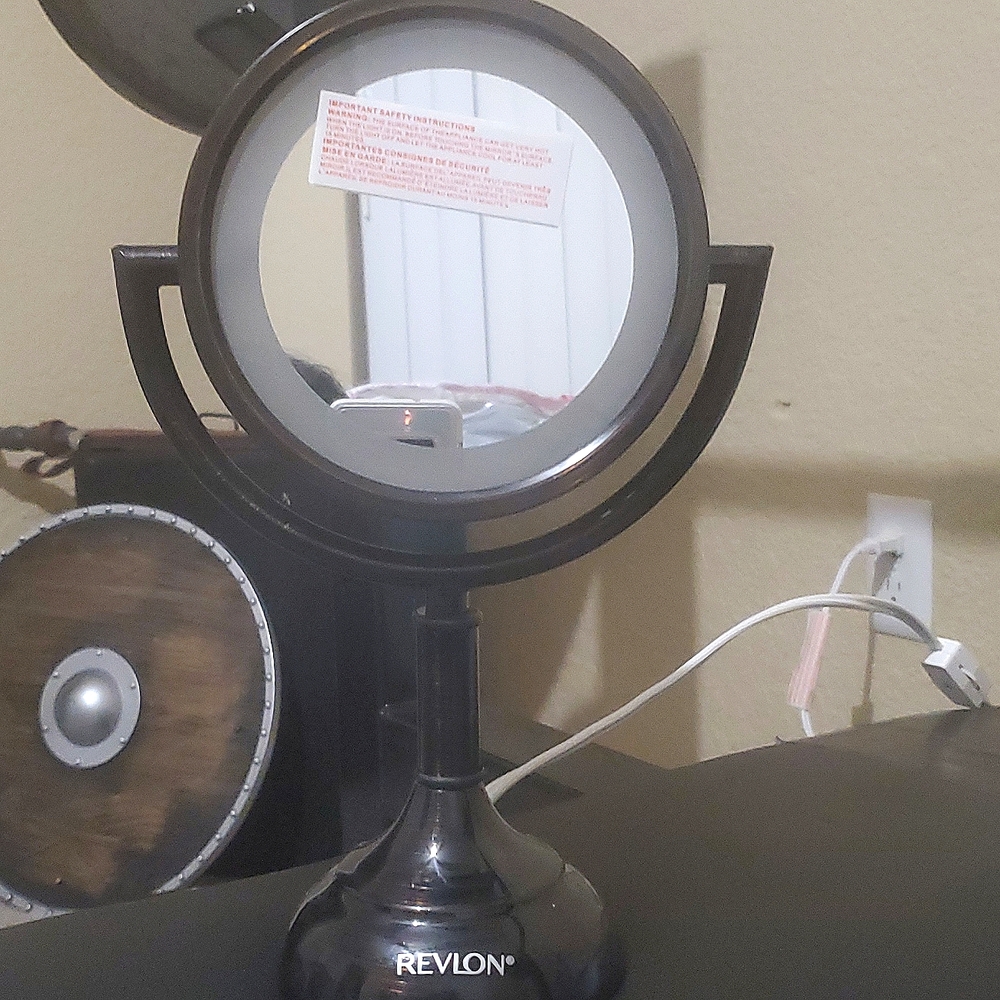 Makeup mirror